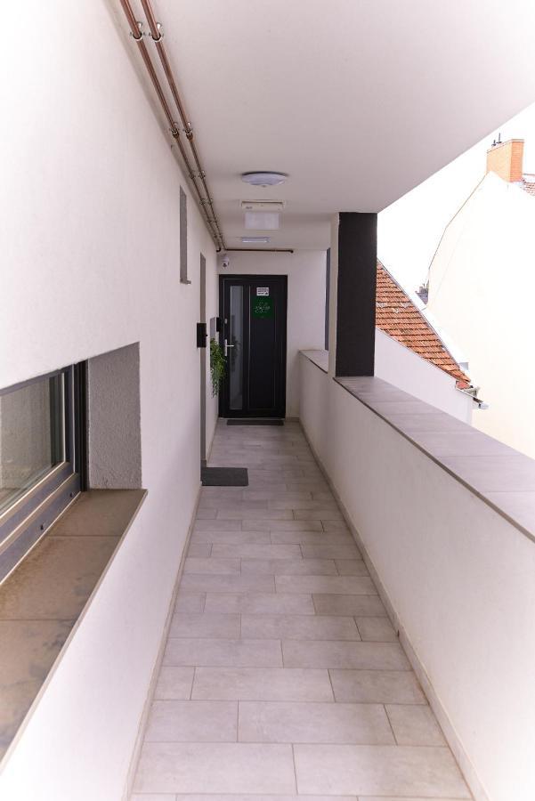 Starlight Silver Szeged - Exclusive Luaran gambar